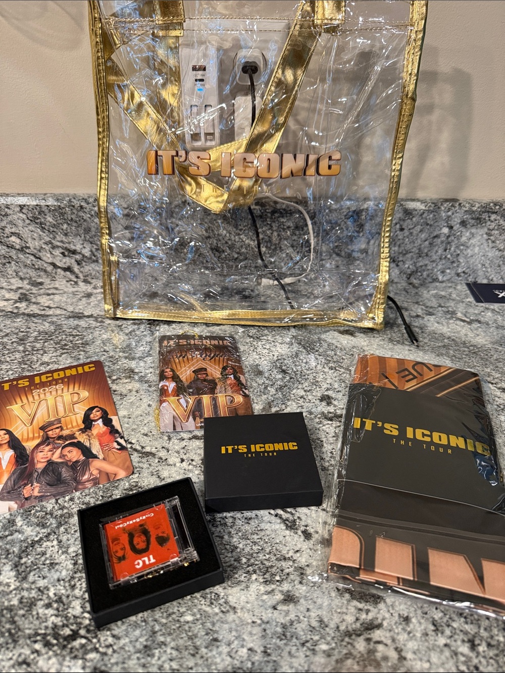 It’s Iconic Tour Bag VIP TLC, En Vogue, Salt-N-Pepa